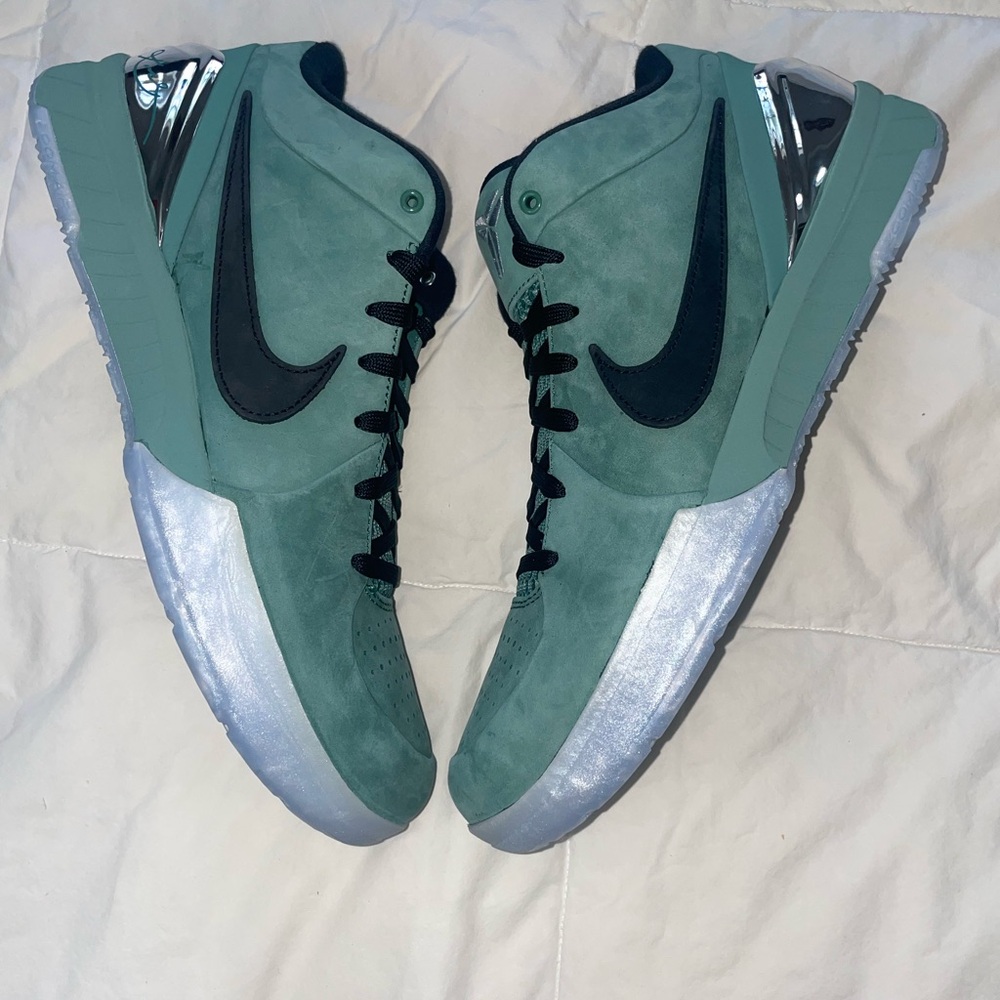Nike Zoom Kobe 4 Girl Dad- Size 11 - Picture 2 of 8